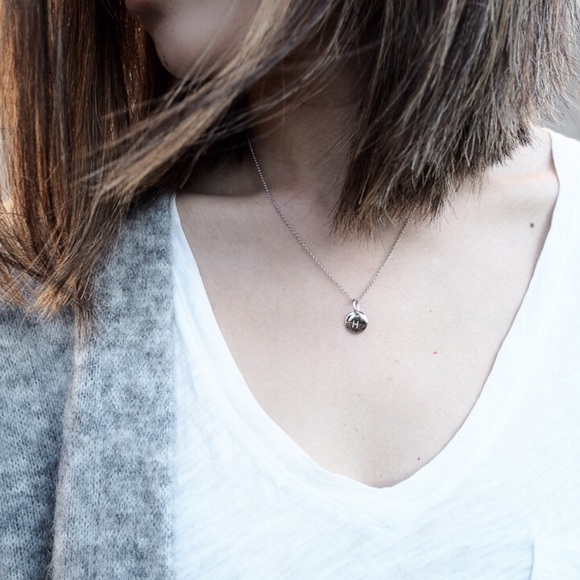 新作◇MEJURI◇Letter Necklace シルバー Mejuri Letter 新作◇MEJURI◇Letter Necklace シルバー Mejuri Letter